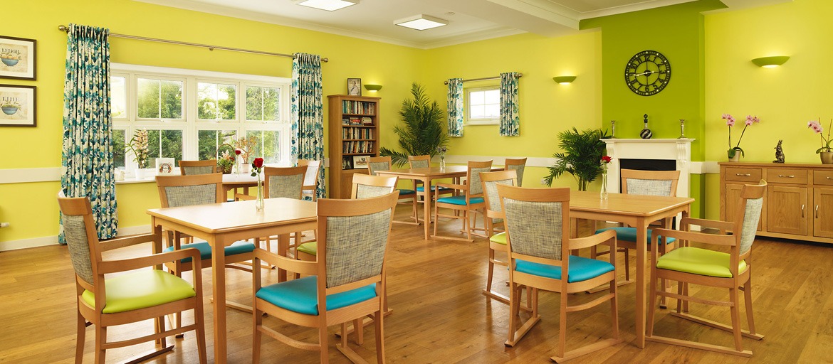 Bright and airy dinning area with plenty of seating